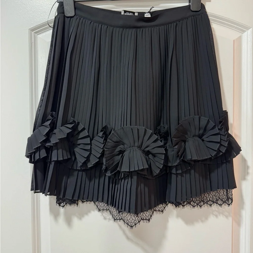 Burberry Black Lace Trim Ruffled Pleated Mini Skirt - Picture 9 of 10